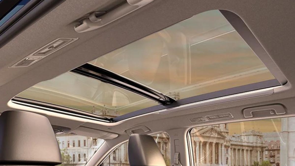 Maruti Suzuki Invicto Panoramic Sunroof